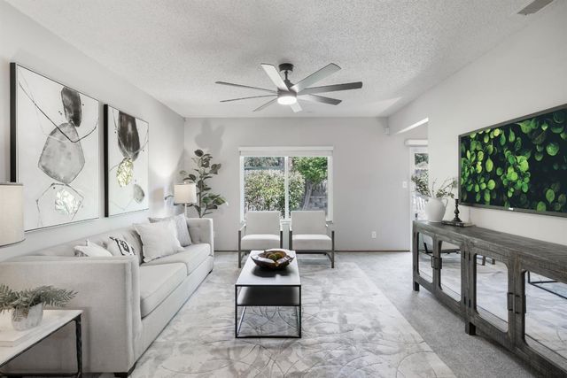 105 Waterglen Cir, Sacramento, CA 95826