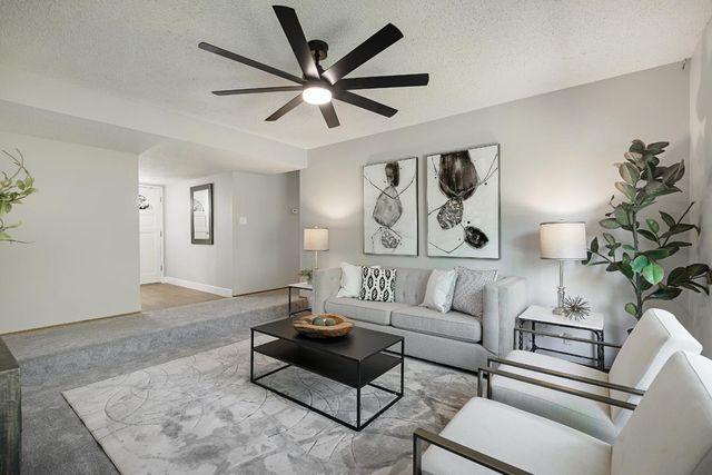 105 Waterglen Cir, Sacramento, CA 95826