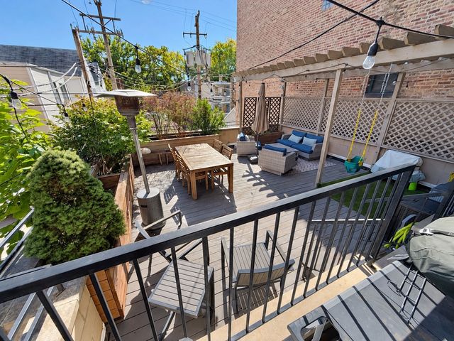 2009 W Belmont Avenue 2, Chicago, IL 60618