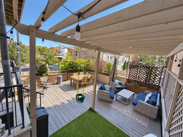 2009 W Belmont Avenue 2, Chicago, IL 60618