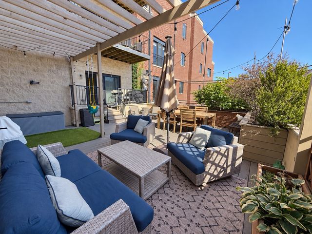 2009 W Belmont Avenue 2, Chicago, IL 60618