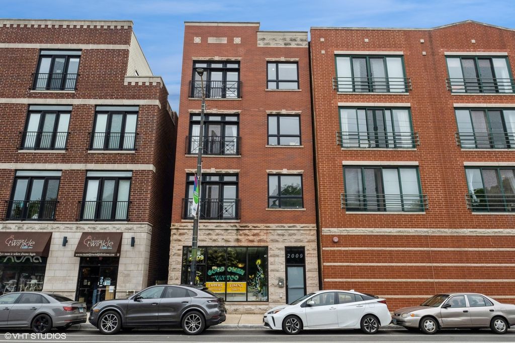 2009 W Belmont Avenue 2, Chicago, IL 60618