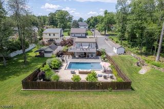 30 Grandview Ave, North Caldwell Boro, NJ 07006