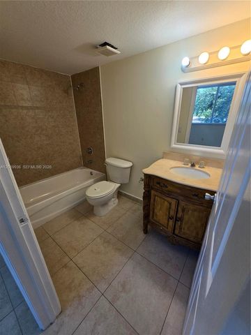 2647 NW 25th Ave 409, Miami, FL 33142