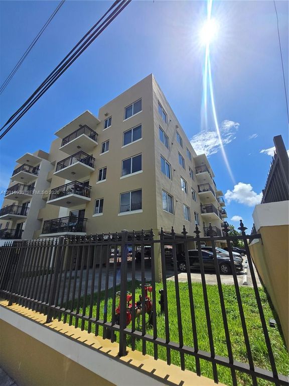 2647 NW 25th Ave 409, Miami, FL 33142