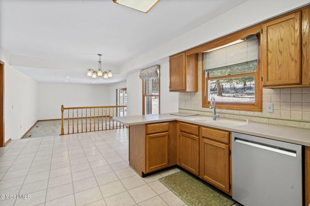 14 Redwood Drive, Glenville, NY 12302