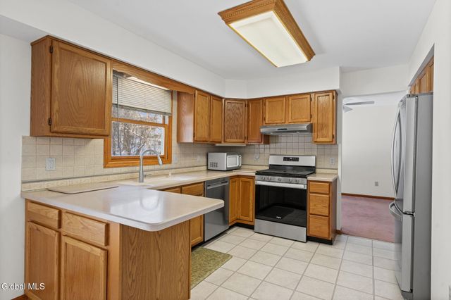 14 Redwood Drive, Glenville, NY 12302