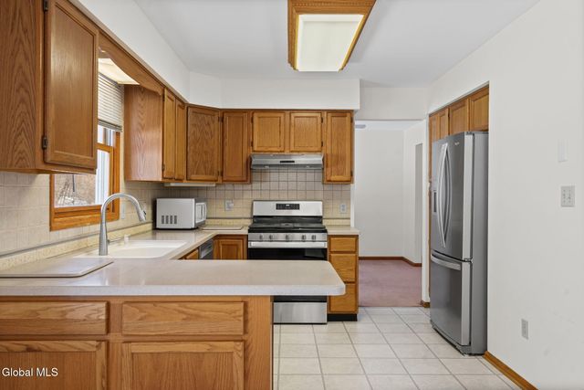 14 Redwood Drive, Glenville, NY 12302