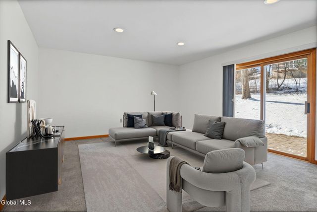 14 Redwood Drive, Glenville, NY 12302