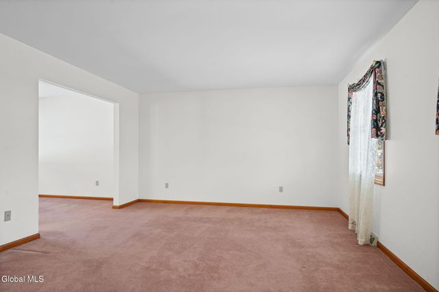 14 Redwood Drive, Glenville, NY 12302