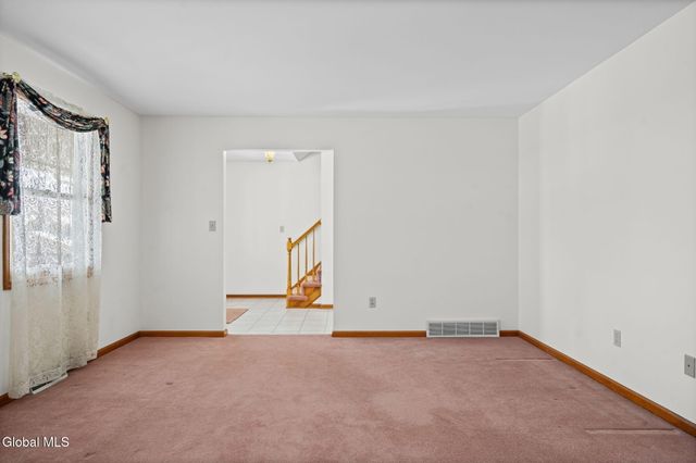 14 Redwood Drive, Glenville, NY 12302