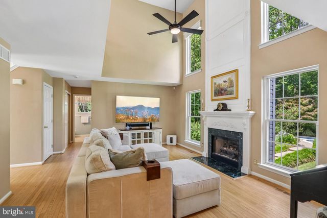164 MEMORIAL LN, Mount Laurel, NJ 08054