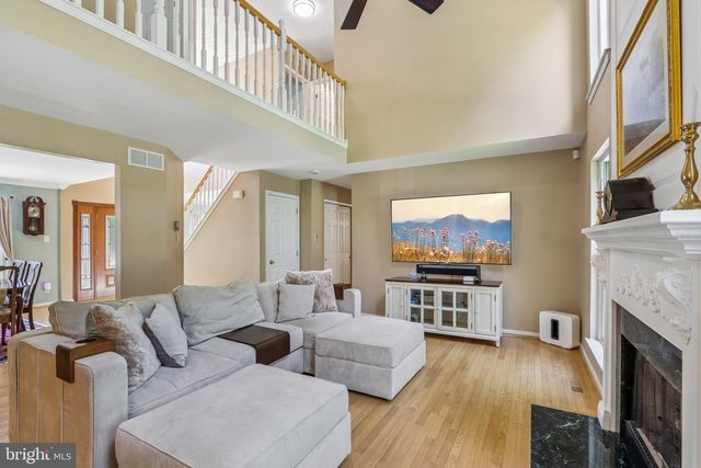 164 MEMORIAL LN, Mount Laurel, NJ 08054