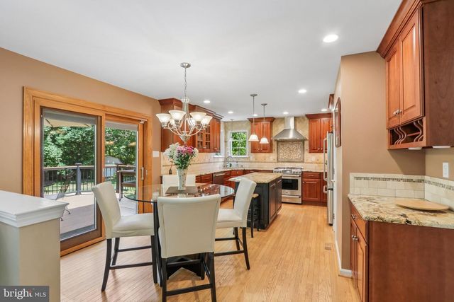 164 MEMORIAL LN, Mount Laurel, NJ 08054