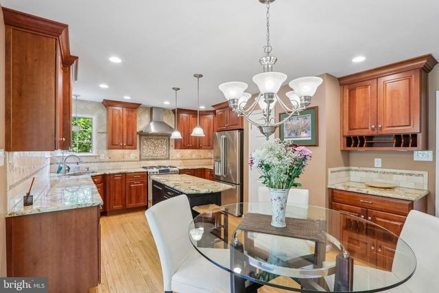 164 MEMORIAL LN, Mount Laurel, NJ 08054