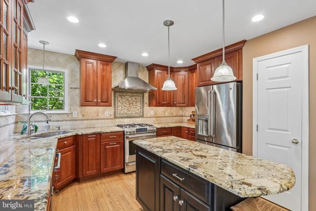 164 MEMORIAL LN, Mount Laurel, NJ 08054