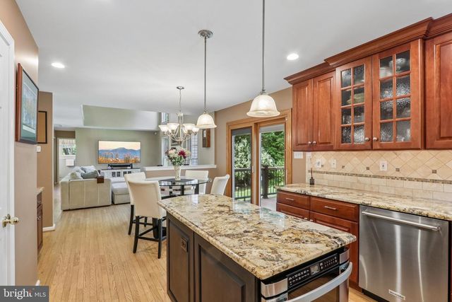 164 MEMORIAL LN, Mount Laurel, NJ 08054
