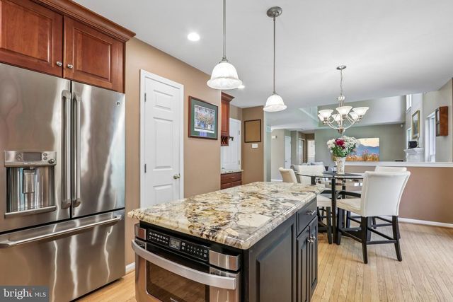 164 MEMORIAL LN, Mount Laurel, NJ 08054