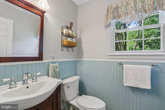 164 MEMORIAL LN, Mount Laurel, NJ 08054