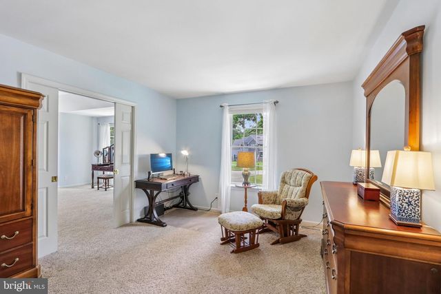 164 MEMORIAL LN, Mount Laurel, NJ 08054