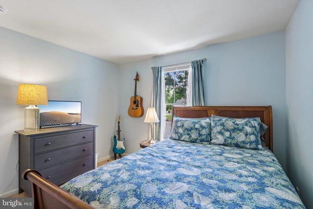 164 MEMORIAL LN, Mount Laurel, NJ 08054