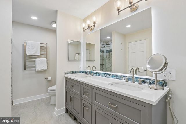 164 MEMORIAL LN, Mount Laurel, NJ 08054