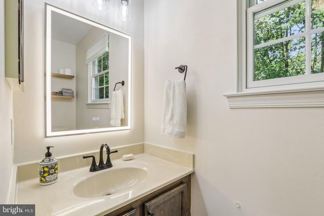 164 MEMORIAL LN, Mount Laurel, NJ 08054