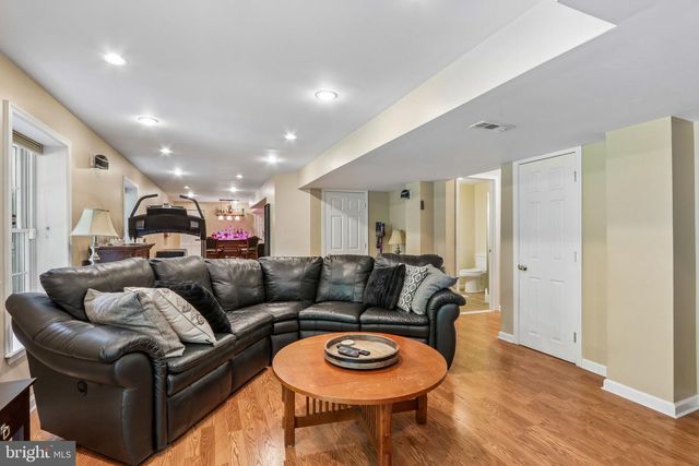 164 MEMORIAL LN, Mount Laurel, NJ 08054