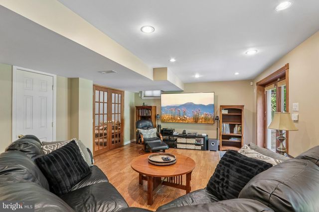 164 MEMORIAL LN, Mount Laurel, NJ 08054