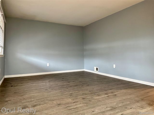 15085 Beech Daly Road, Taylor, MI 48180