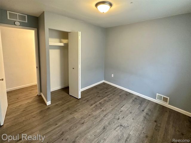 15085 Beech Daly Road, Taylor, MI 48180