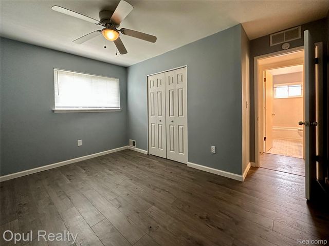 15085 Beech Daly Road, Taylor, MI 48180