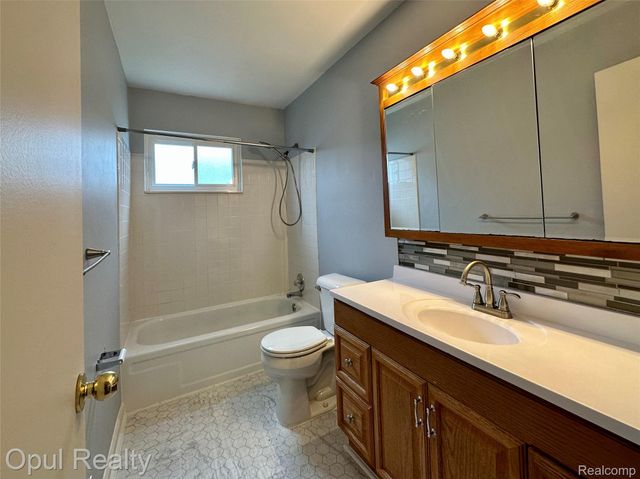 15085 Beech Daly Road, Taylor, MI 48180