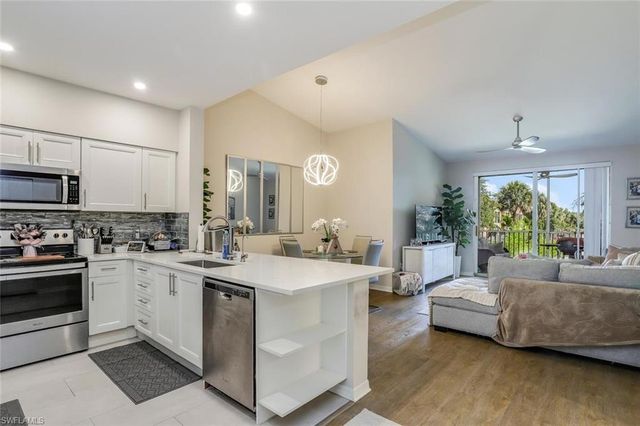 20281 Estero Gardens CIR 204, Estero, FL 33928
