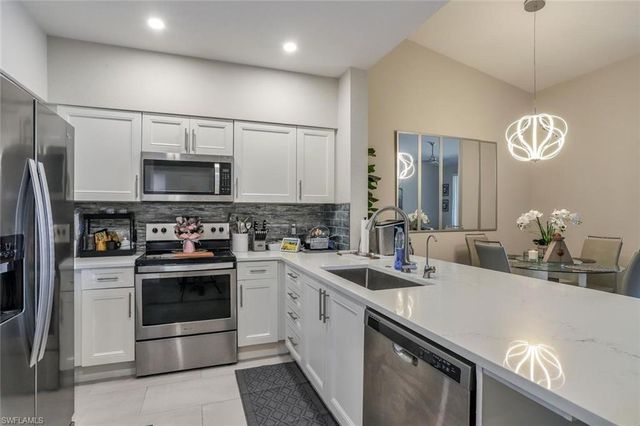 20281 Estero Gardens CIR 204, Estero, FL 33928