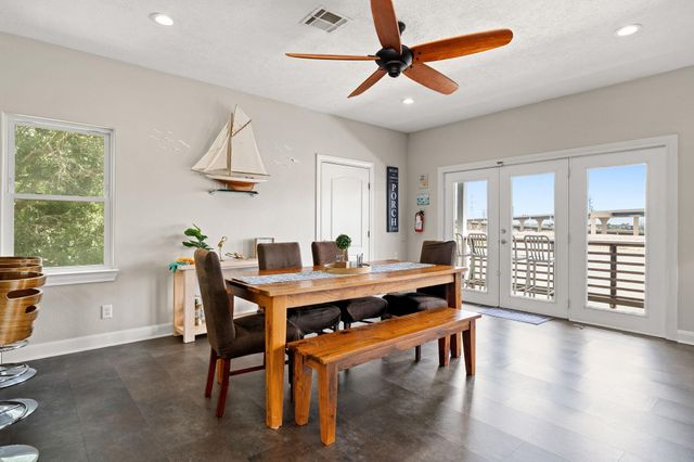 814 Hall Avenue, Seabrook, TX 77586