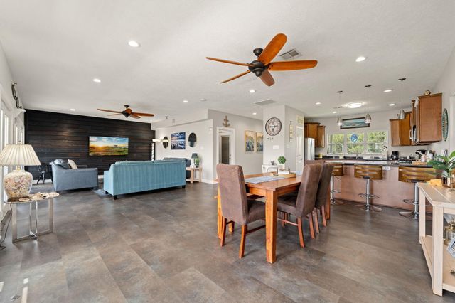 814 Hall Avenue, Seabrook, TX 77586