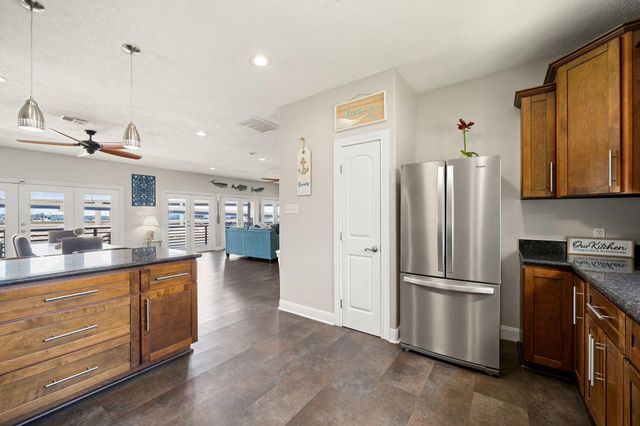 814 Hall Avenue, Seabrook, TX 77586