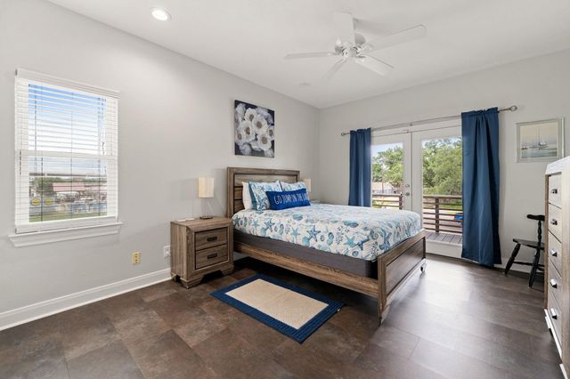 814 Hall Avenue, Seabrook, TX 77586