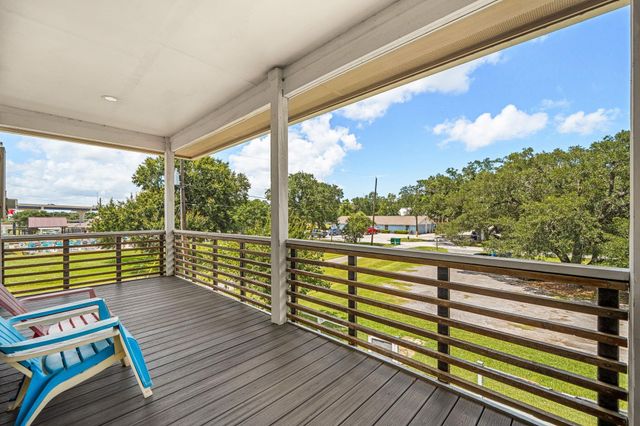 814 Hall Avenue, Seabrook, TX 77586