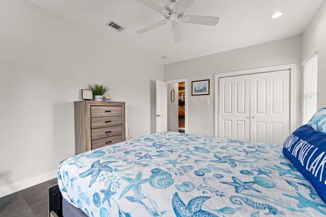 814 Hall Avenue, Seabrook, TX 77586