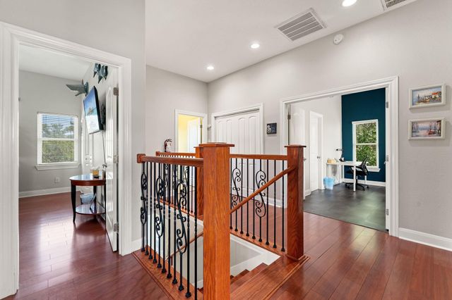 814 Hall Avenue, Seabrook, TX 77586