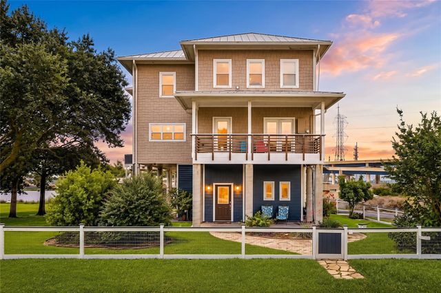 814 Hall Avenue, Seabrook, TX 77586