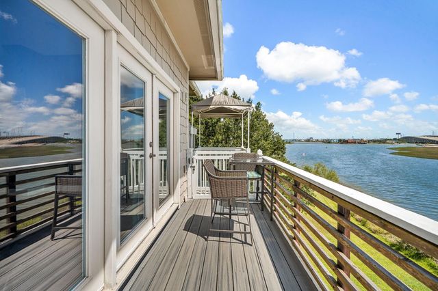 814 Hall Avenue, Seabrook, TX 77586