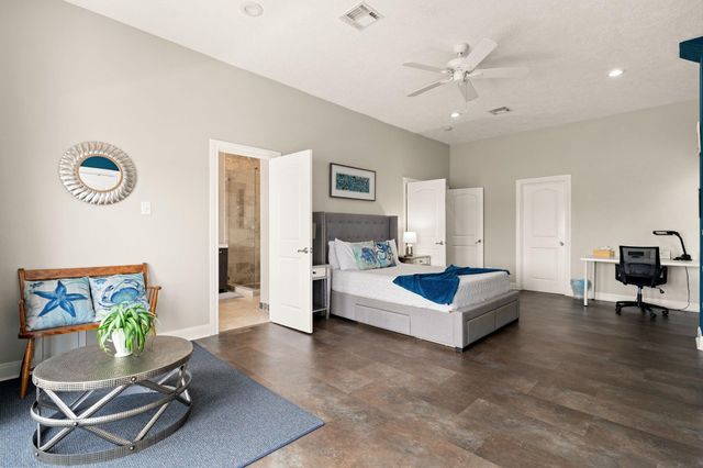814 Hall Avenue, Seabrook, TX 77586