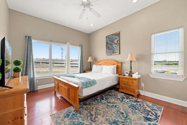 814 Hall Avenue, Seabrook, TX 77586