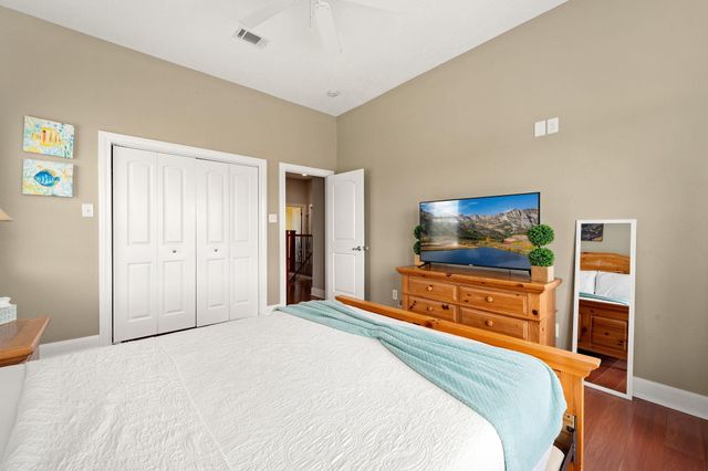 814 Hall Avenue, Seabrook, TX 77586