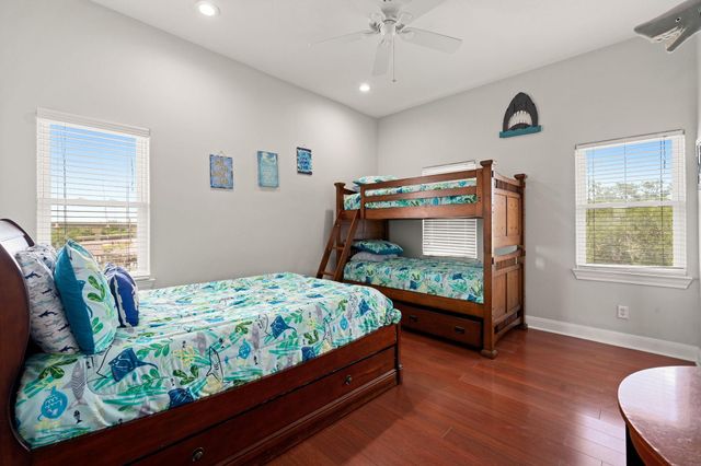 814 Hall Avenue, Seabrook, TX 77586