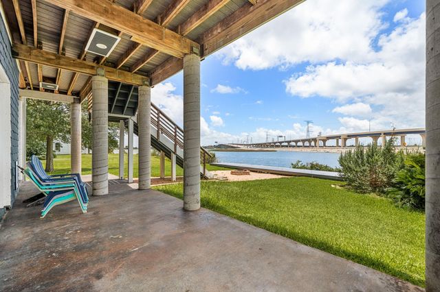 814 Hall Avenue, Seabrook, TX 77586