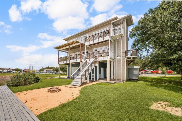 814 Hall Avenue, Seabrook, TX 77586